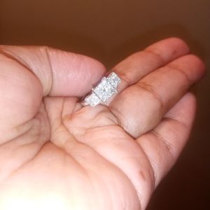 Size 7 diamond ring 2 carats